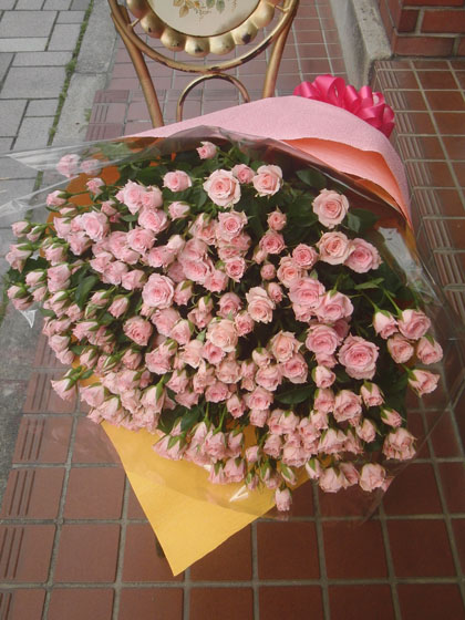 ピンクミニバラ（SPバラ）たっぷりの花束 HA-05のイメージ